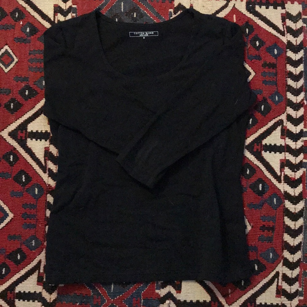 Black stretch cotton tee with 3/4 length sleeves